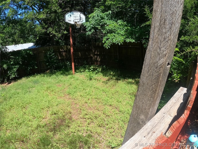 808 N Norfolk Rd, Yale, OK 74085 - view of yard