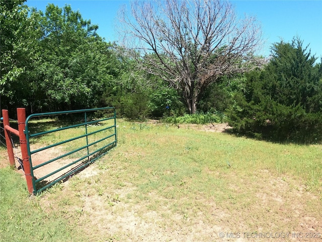 808 N Norfolk Rd, Yale, OK 74085 - view of yard