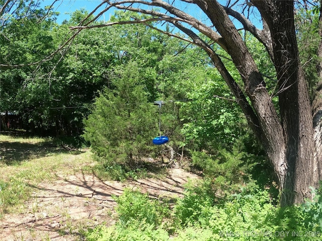 808 N Norfolk Rd, Yale, OK 74085 - view of wooded area