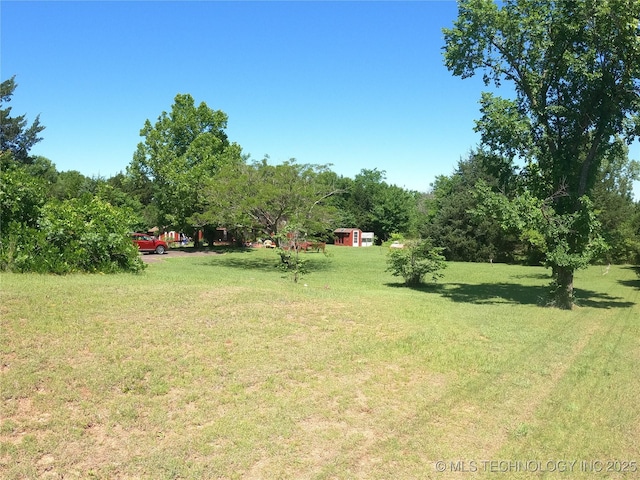 808 N Norfolk Rd, Yale, OK 74085 - view of green lawn