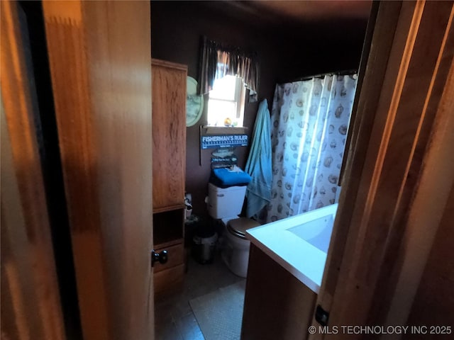 808 N Norfolk Rd, Yale, OK 74085 - full bathroom with vanity, toilet, and a shower with shower curtain