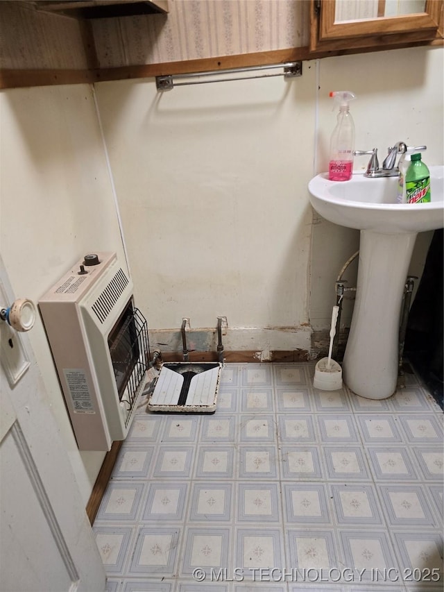 360 N 5th St, Fairfax, OK 74637 - bathroom featuring heating unit