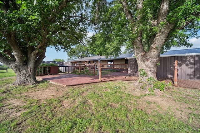 1202 S Oak Grove Rd, Cushing, OK 74023 - view of yard with a deck