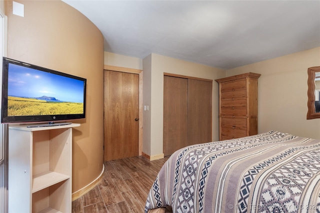 29898 S 566th Rd Unit 422, Afton, OK 74331 - bedroom with wood finished floors and baseboards