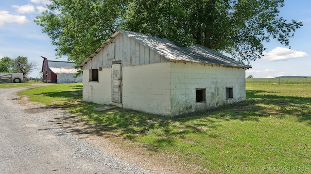 7941 N 433rd Rd, Adair, OK 74330 - view of outbuilding featuring gravel driveway
