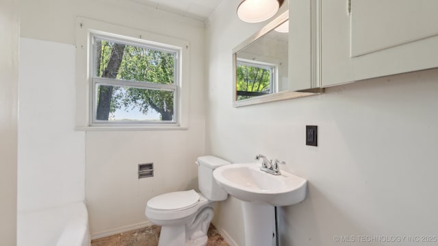 7941 N 433rd Rd, Adair, OK 74330 - full bath featuring toilet, plenty of natural light, crown molding, baseboards, and a bathtub