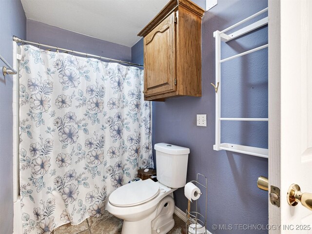 8704 N 140th E Ct, Owasso, OK 74055 - full bathroom with toilet, a shower with curtain, and baseboards