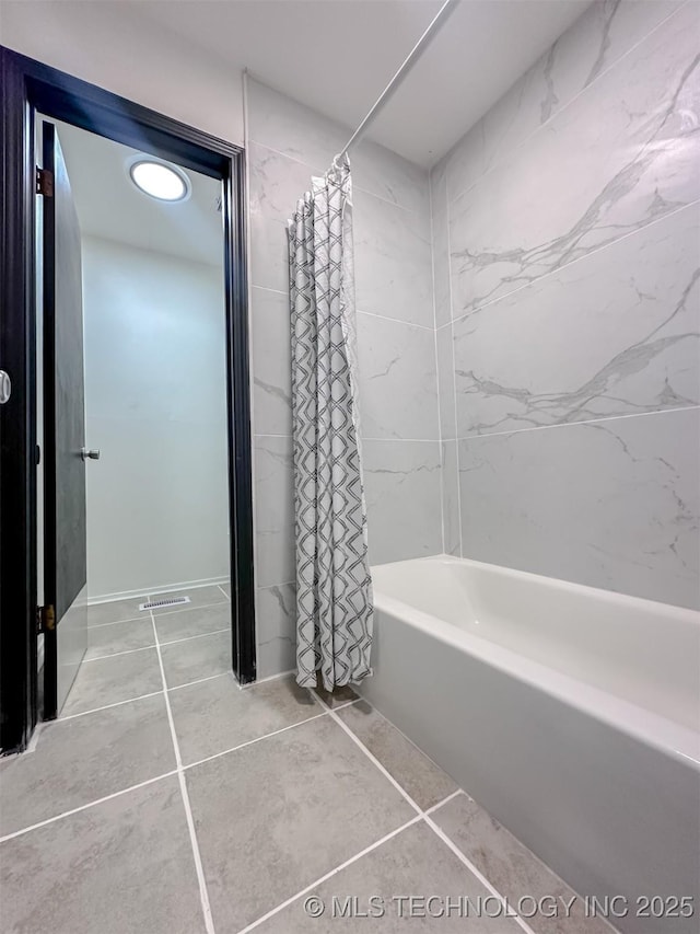 2212 W Independence Pl, Tulsa, OK 74127 - full bathroom featuring tile patterned floors and shower / bath combo