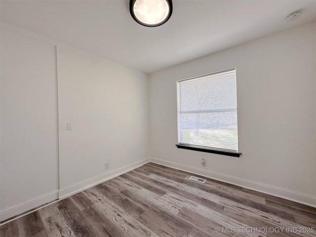 2212 W Independence Pl, Tulsa, OK 74127 - empty room featuring wood finished floors, a smoke detector, and baseboards