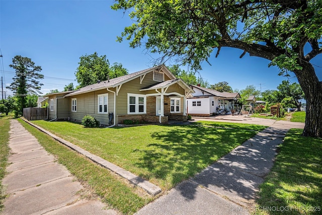 423 E Cherry St, Cushing, OK 74023 - view of front facade featuring stone siding
