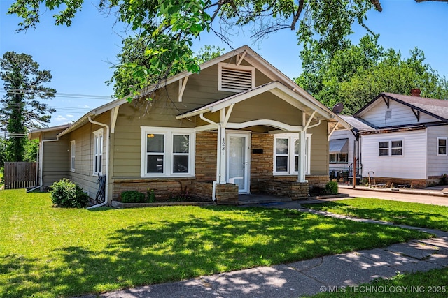 423 E Cherry St, Cushing, OK 74023 - view of front of house featuring a front yard