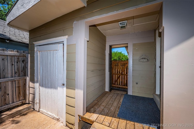 423 E Cherry St, Cushing, OK 74023 - view of doorway to property