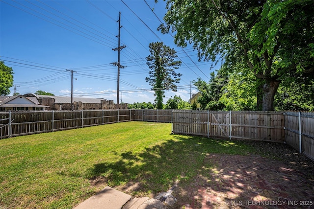 423 E Cherry St, Cushing, OK 74023 - view of yard