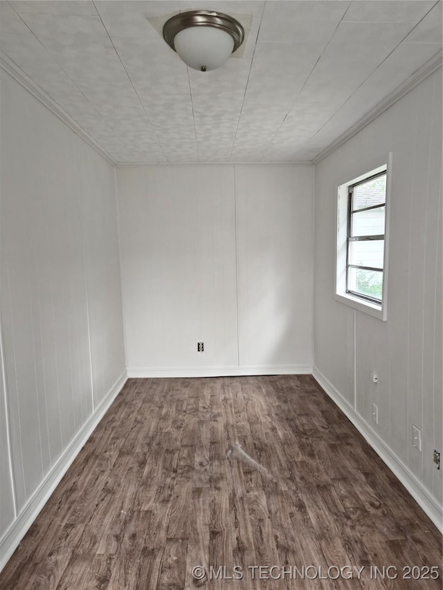 850 E Moses St, Cushing, OK 74023 - empty room featuring wood finished floors, baseboards, and crown molding