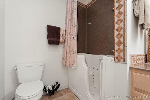 59144 E 290th Rd, Grove, OK 74344 - full bathroom featuring baseboards, toilet, a tub with jets, and vanity