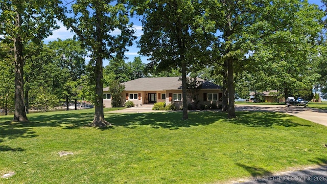59144 E 290th Rd, Grove, OK 74344 - ranch-style home with a front yard