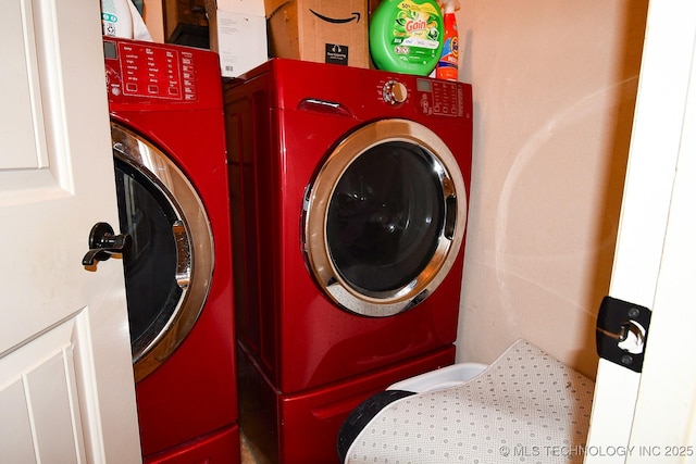 114 Stone, Roland, OK 74954 - laundry room featuring washer and dryer