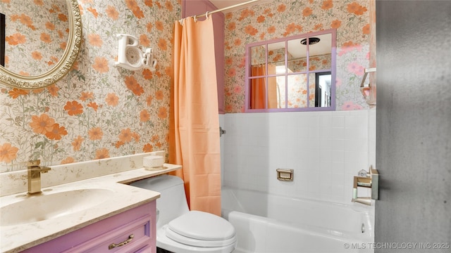 2014 12th Ave NW, Ardmore, OK 73401 - full bathroom with wallpapered walls, toilet, vanity, and shower / tub combo with curtain