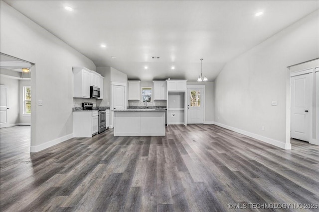 345 Kats, Durant, OK 74701 - unfurnished living room with lofted ceiling, baseboards, dark wood-style flooring, recessed lighting, and a ceiling fan
