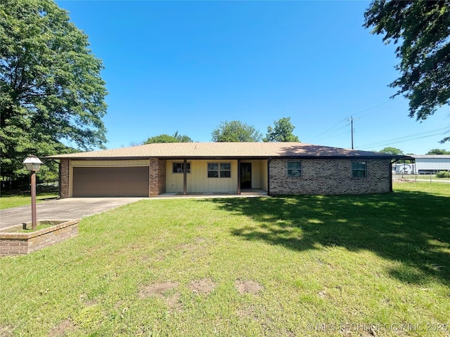 502 W Elm St, Henryetta, OK 74437 - ranch-style house with a garage, brick siding, driveway, and a front yard