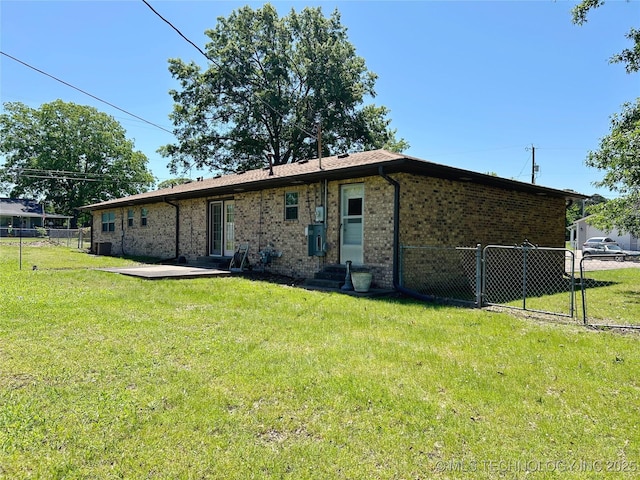 502 W Elm St, Henryetta, OK 74437 - back of property with brick siding and entry steps