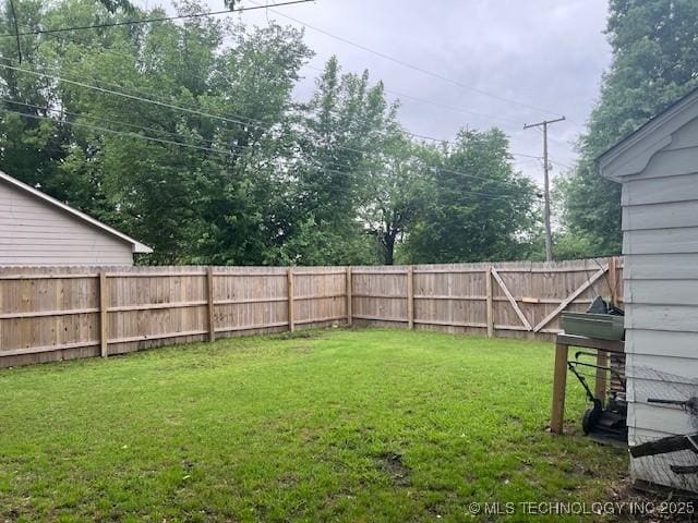 2201 Baugh St, Muskogee, OK 74403 - view of yard