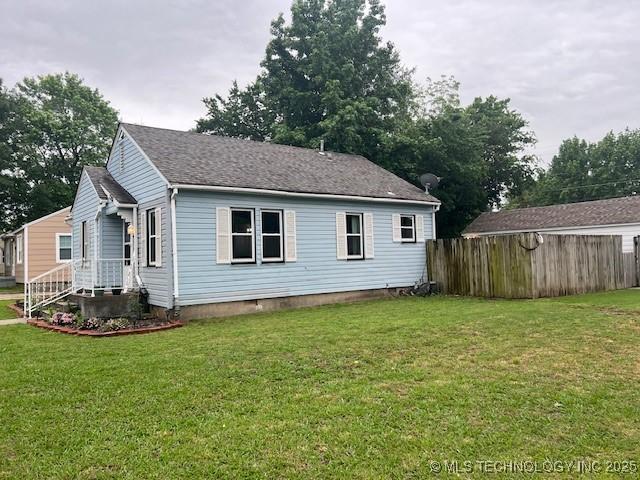 2201 Baugh St, Muskogee, OK 74403 - view of side of home