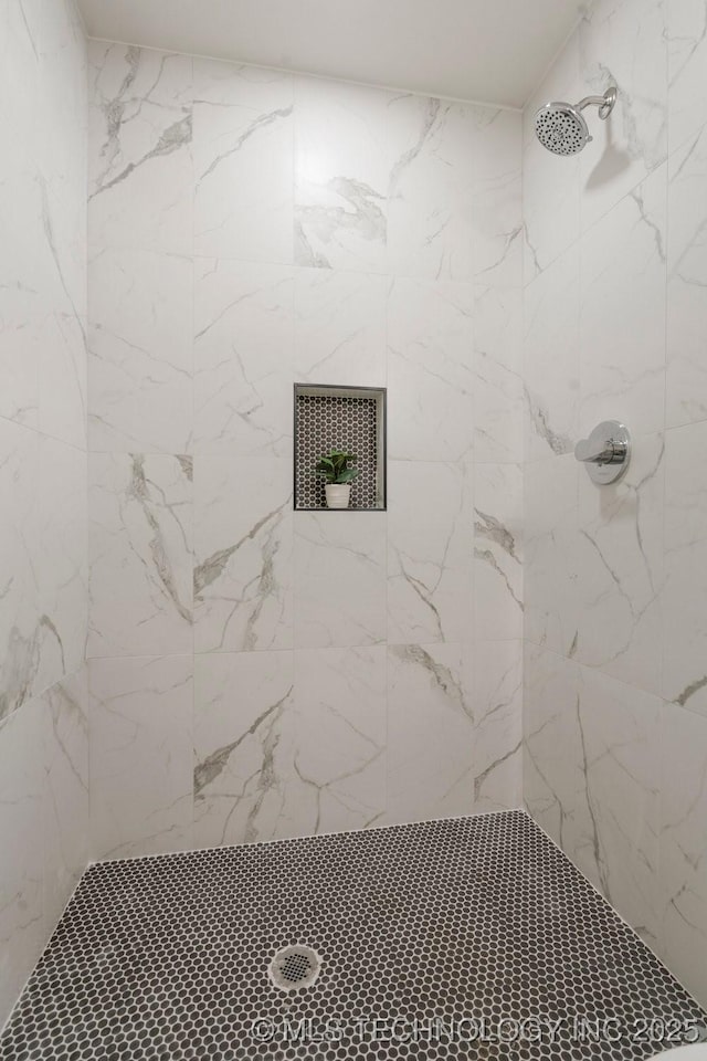 1118 E 131st St S, Jenks, OK 74037 - full bathroom featuring tiled shower