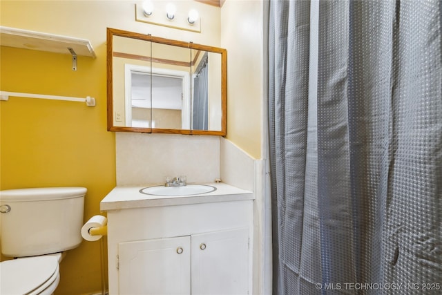 8805 E 46th Pl, Tulsa, OK 74145 - bathroom with vanity, toilet, and a shower with shower curtain