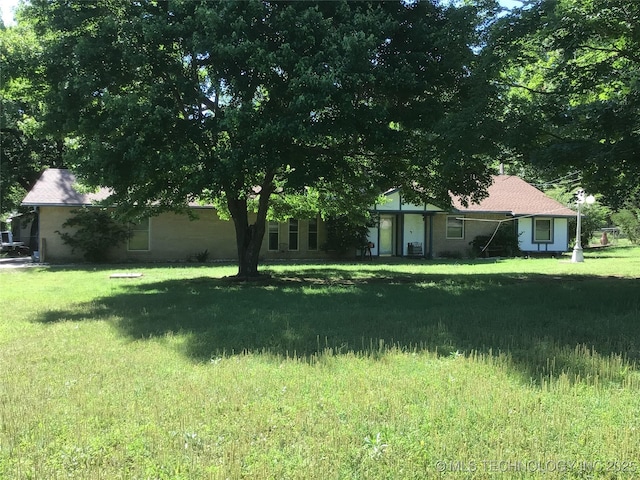 1201 N Kiowa St, Chouteau, OK 74337 - view of grassy yard
