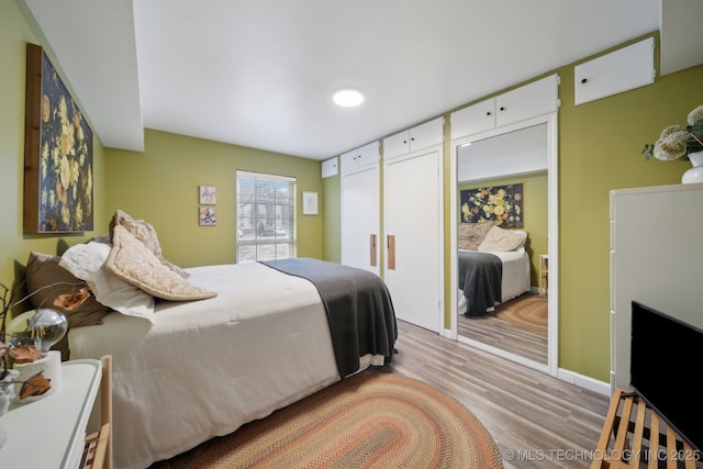 4428 E 68th St Unit 484, Tulsa, OK 74136 - bedroom with light wood finished floors and baseboards