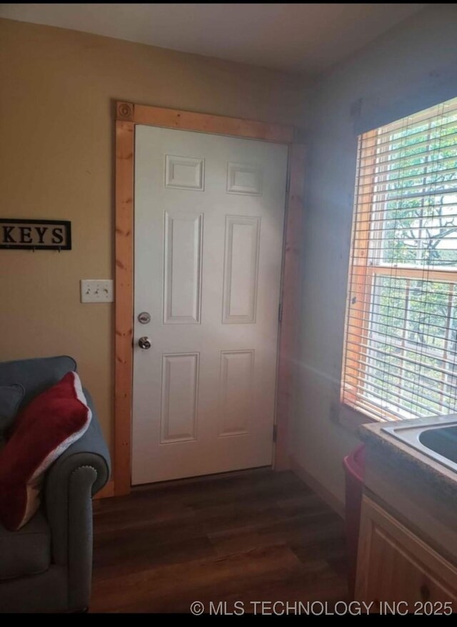 452176 E 958th Rd, Vian, OK 74962 - foyer entrance with wood finished floors