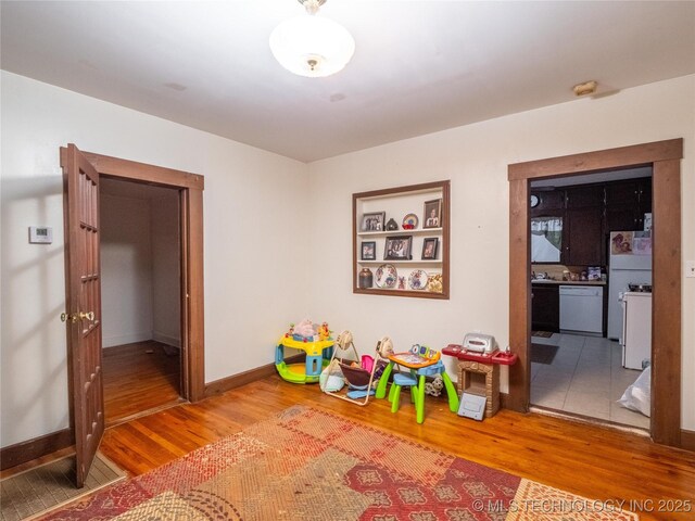 611 N Hickory, Mcalester, OK 74501 - recreation room featuring wood finished floors and baseboards