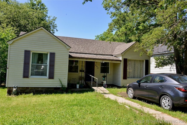 805 W Cummings St, Henryetta, OK 74437 - single story home featuring a front lawn and a shingled roof