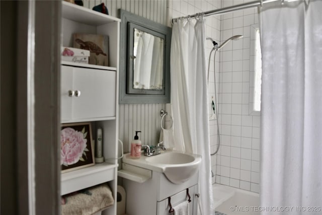 805 W Cummings St, Henryetta, OK 74437 - bathroom with vanity