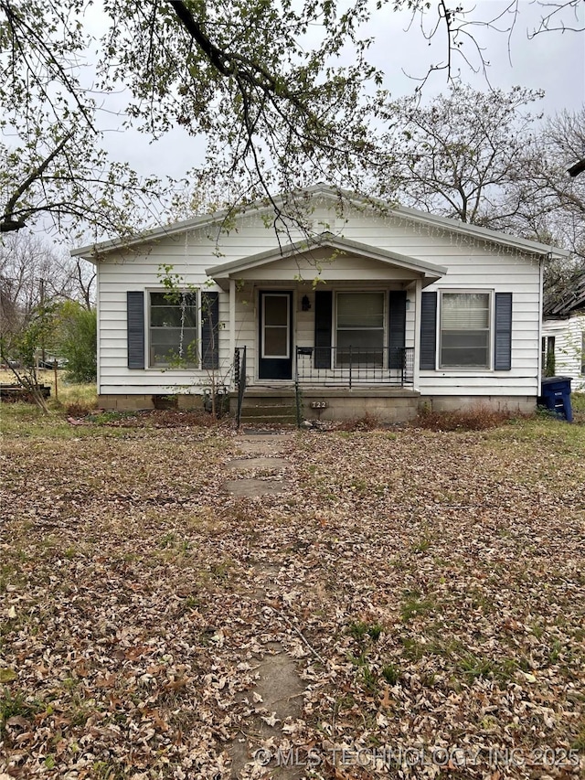 722 S Pine St, Nowata, OK 74048 - bungalow-style home featuring covered porch