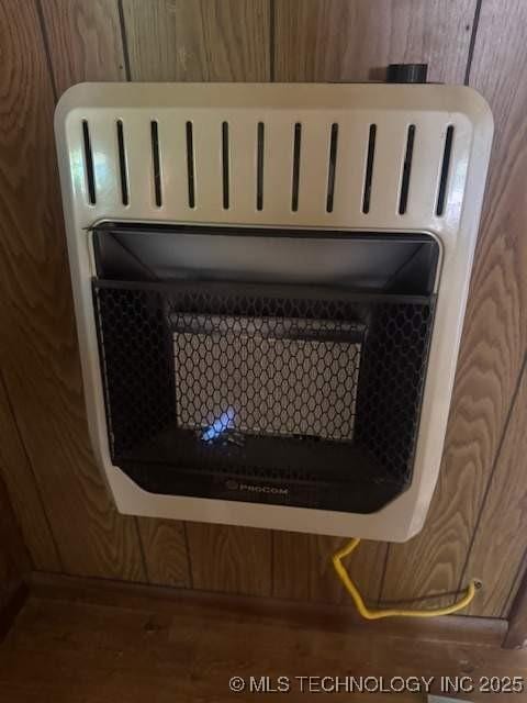 223 W Delaware St, Jay, OK 74346 - detailed view of heating unit
