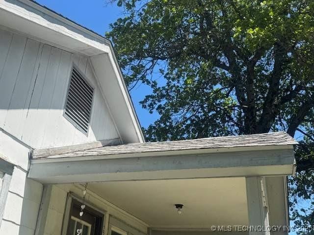 223 W Delaware St, Jay, OK 74346 - exterior view of roof with shingles