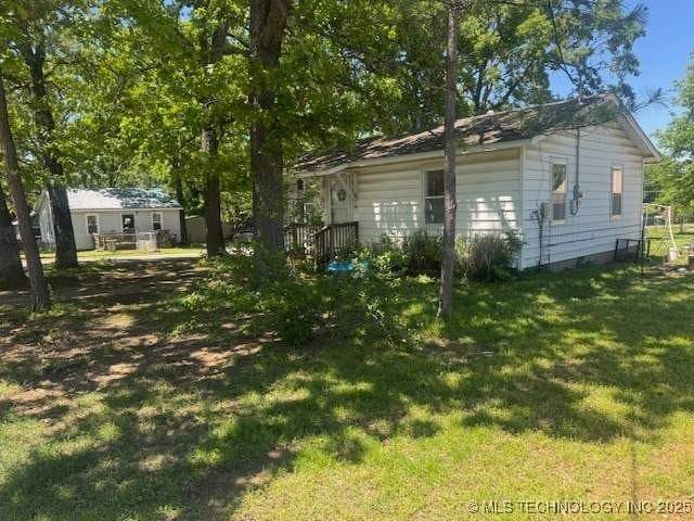 223 W Delaware St, Jay, OK 74346 - view of grassy yard
