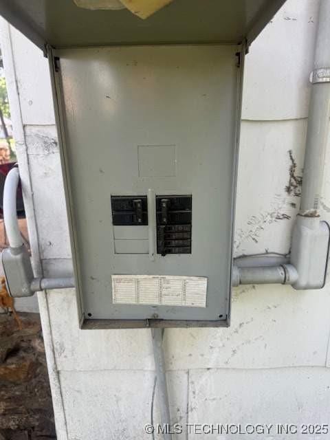223 W Delaware St, Jay, OK 74346 - utilities with electric panel