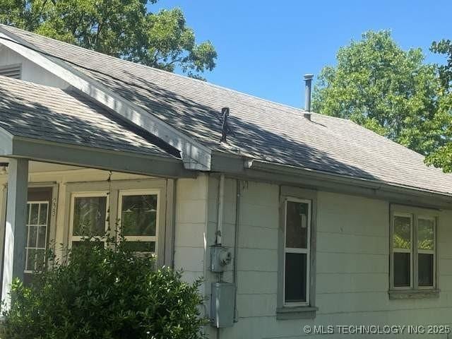 223 W Delaware St, Jay, OK 74346 - exterior view of roof with shingles