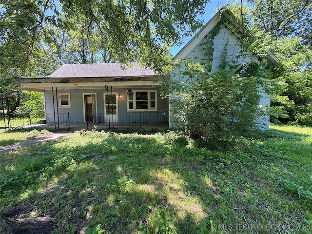 900 S Mabel Ave, Wagoner, OK 74467 - view of front of house with covered porch