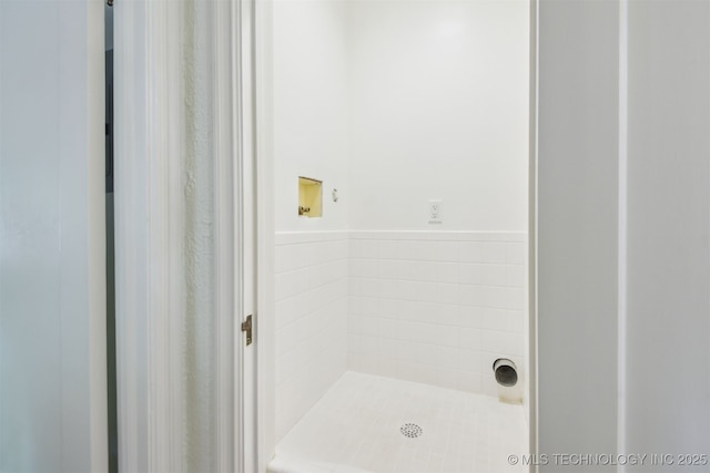 201 E 24th Pl, Tulsa, OK 74114 - full bath featuring a tile shower