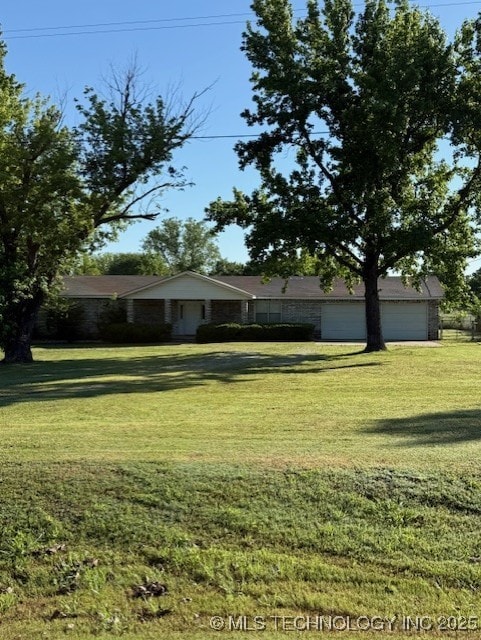 3229 E Cherokee Ave, Sallisaw, OK 74955 - view of front of property featuring a front lawn