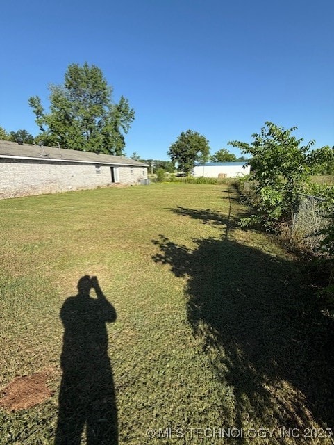 3229 E Cherokee Ave, Sallisaw, OK 74955 - view of yard