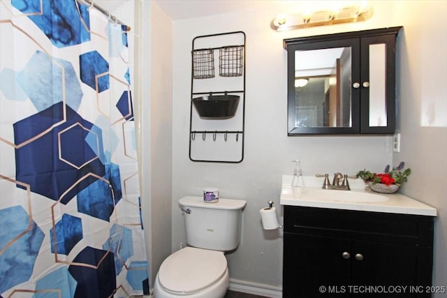 1146 E 137th St, Glenpool, OK 74033 - bathroom with vanity, toilet, curtained shower, and baseboards