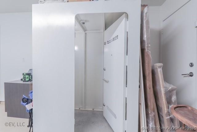 14538 S Kendalwood Blvd E, Glenpool, OK 74033 - bathroom with concrete floors