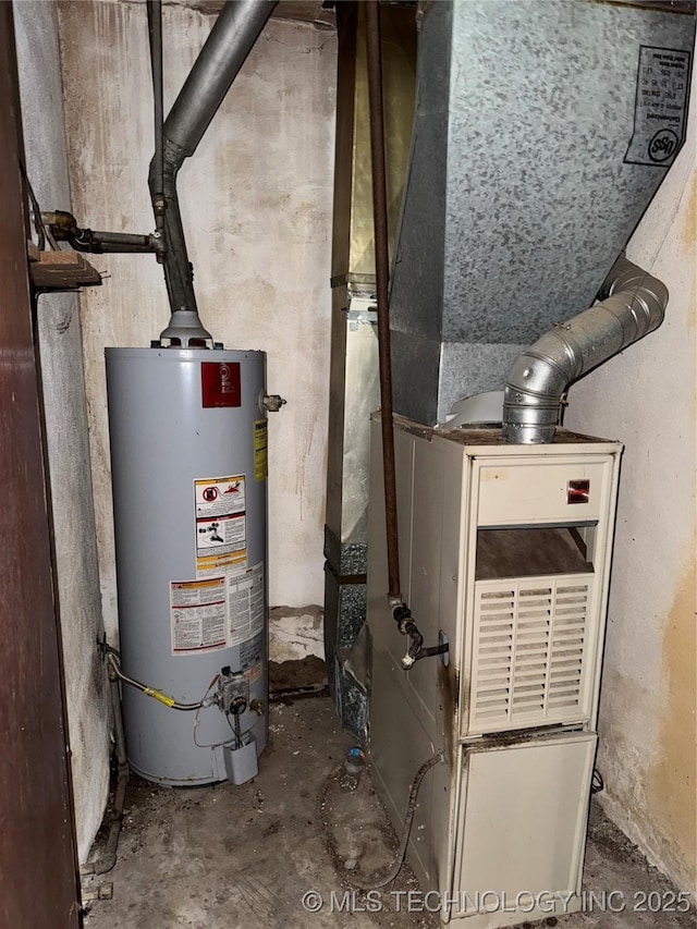 710 F St NW, Ardmore, OK 73401 - utility room featuring water heater and heating unit