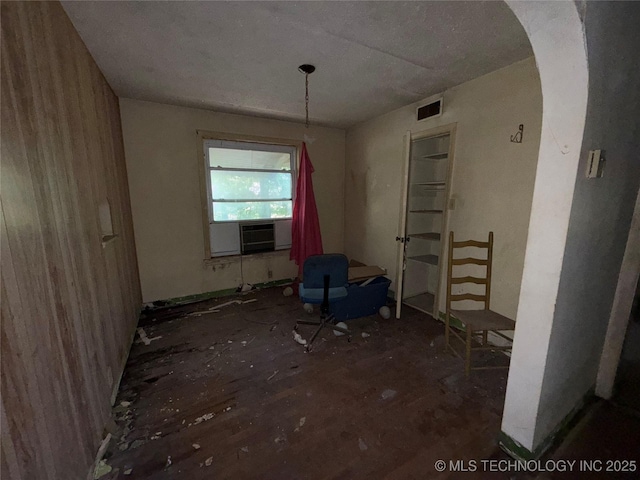 710 F St NW, Ardmore, OK 73401 - unfurnished dining area with arched walkways