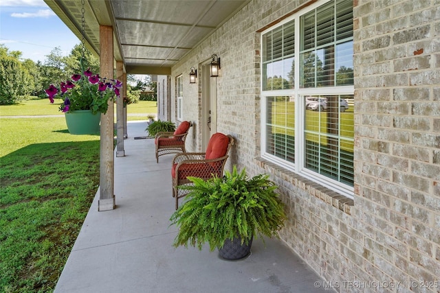 8323 S 2nd W, Muskogee, OK 74401 - porch featuring a yard